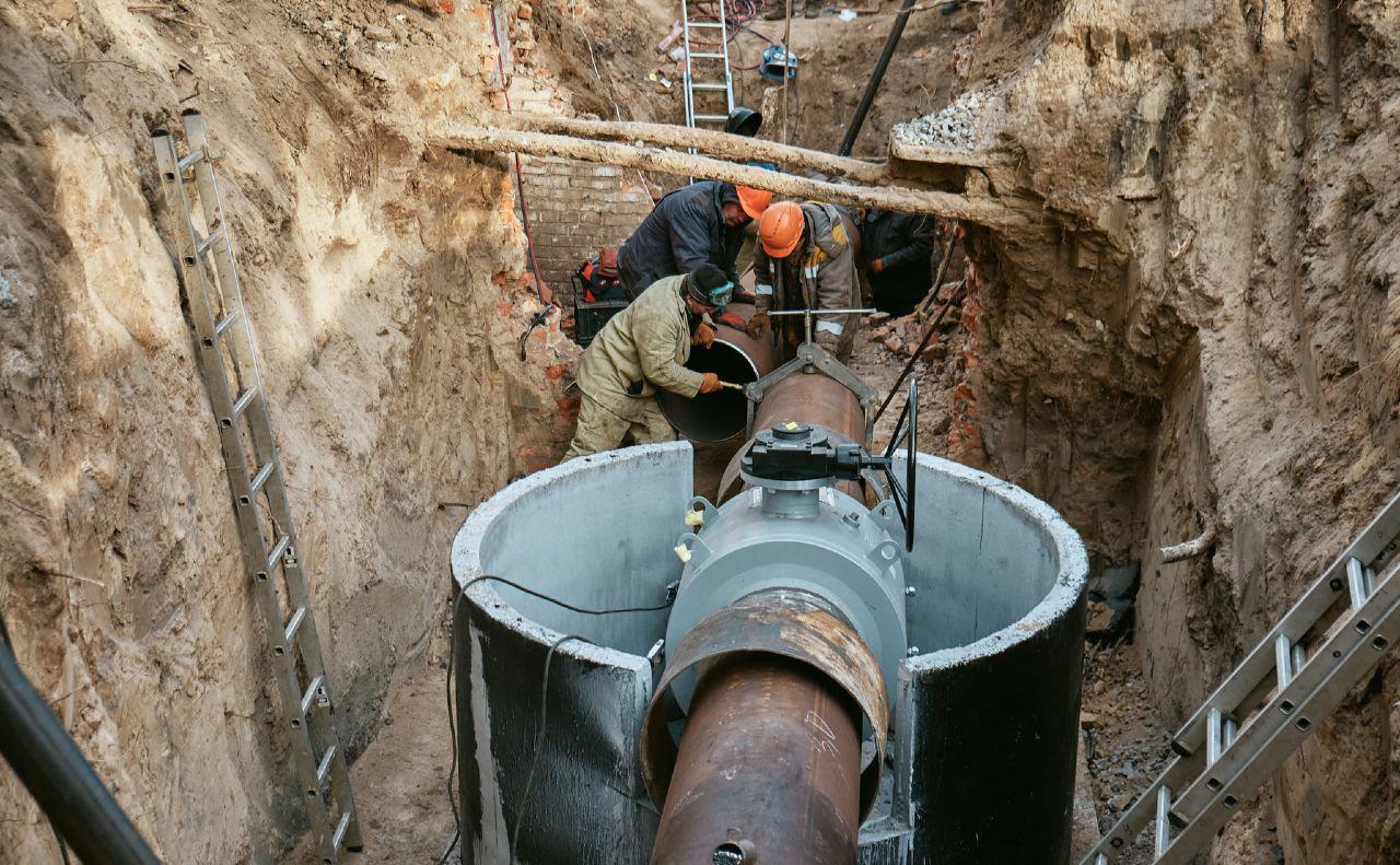 Нове життя ржавим трубам! На Солом’янці обновили 70-річний газопровід (ФОТО)