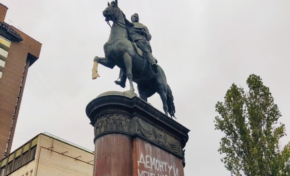 У Мінкульті визначились із долею пам’ятника Ватутіну і Щорсу у Києві