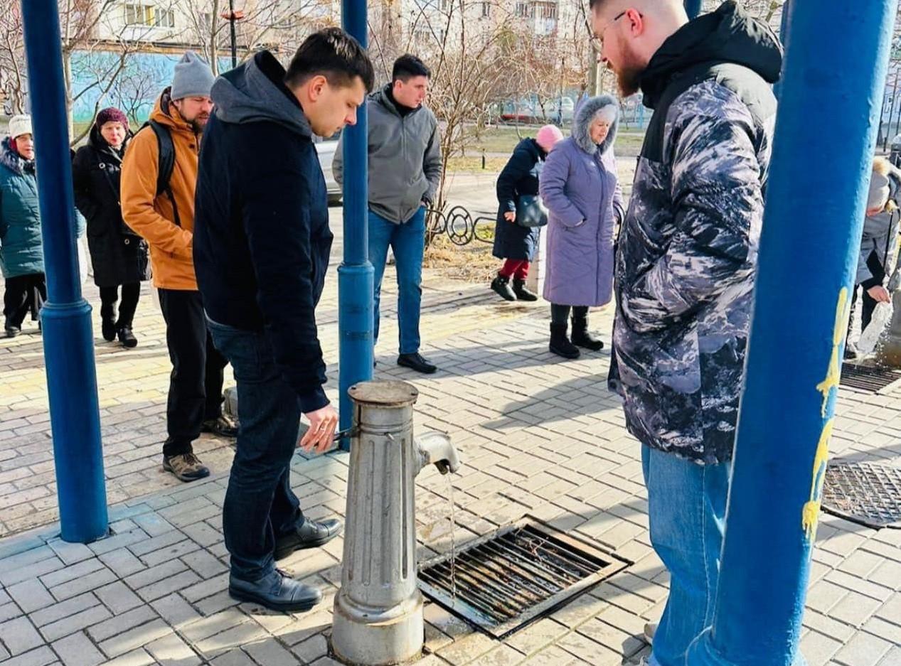 На Оболоні відновили роботу останнього бювета, що не працював