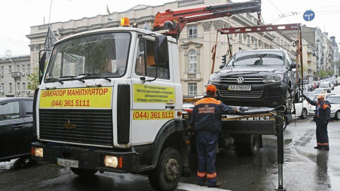 В Україні хочуть скасувати евакуацію авто: чим це загрожує