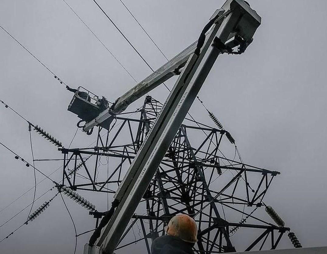 В YASNO пояснили причину постійних змін у графіках відключення світла