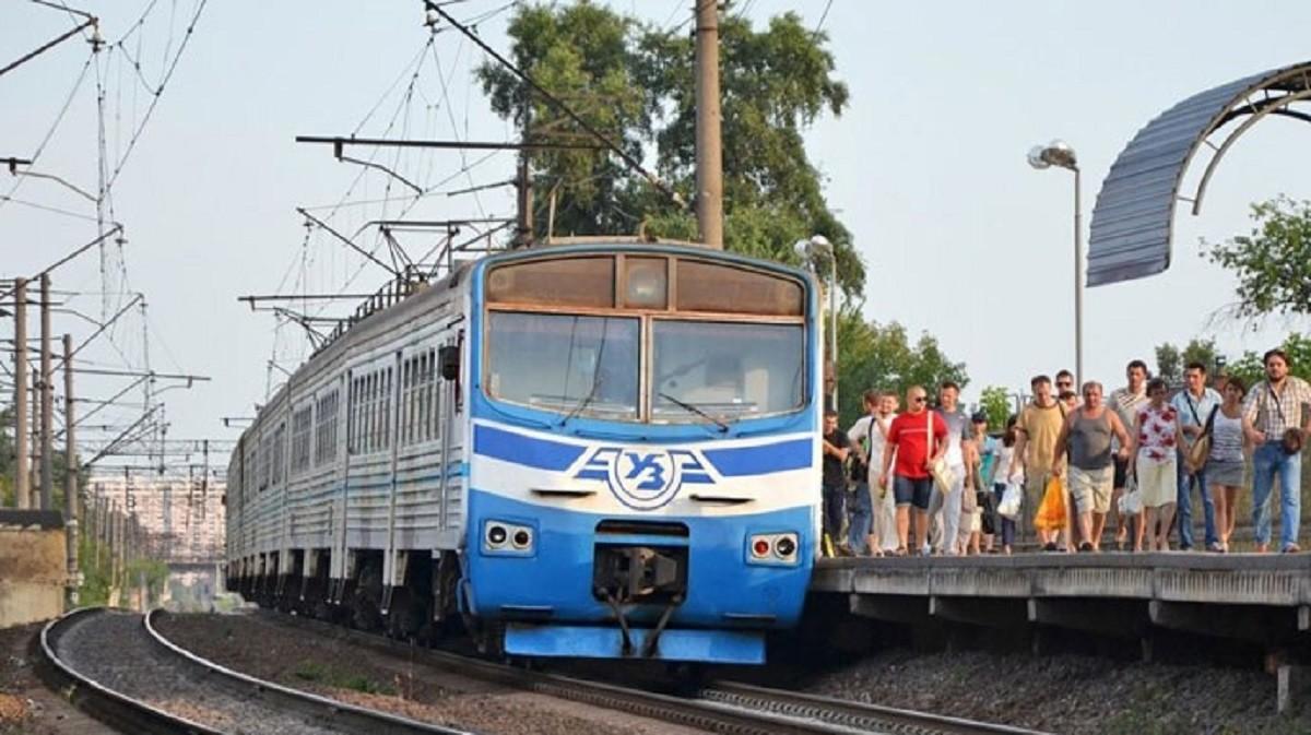 Міська електричка щонайменше 2 тижні не возитиме з Почайної в бік Троєщини – причина