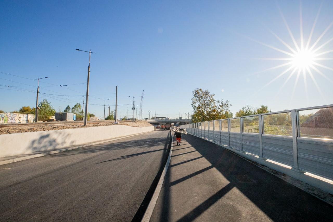 На з’їзді з Подільського мостового переходу влаштували велодоріжки та шумозахисні екрани