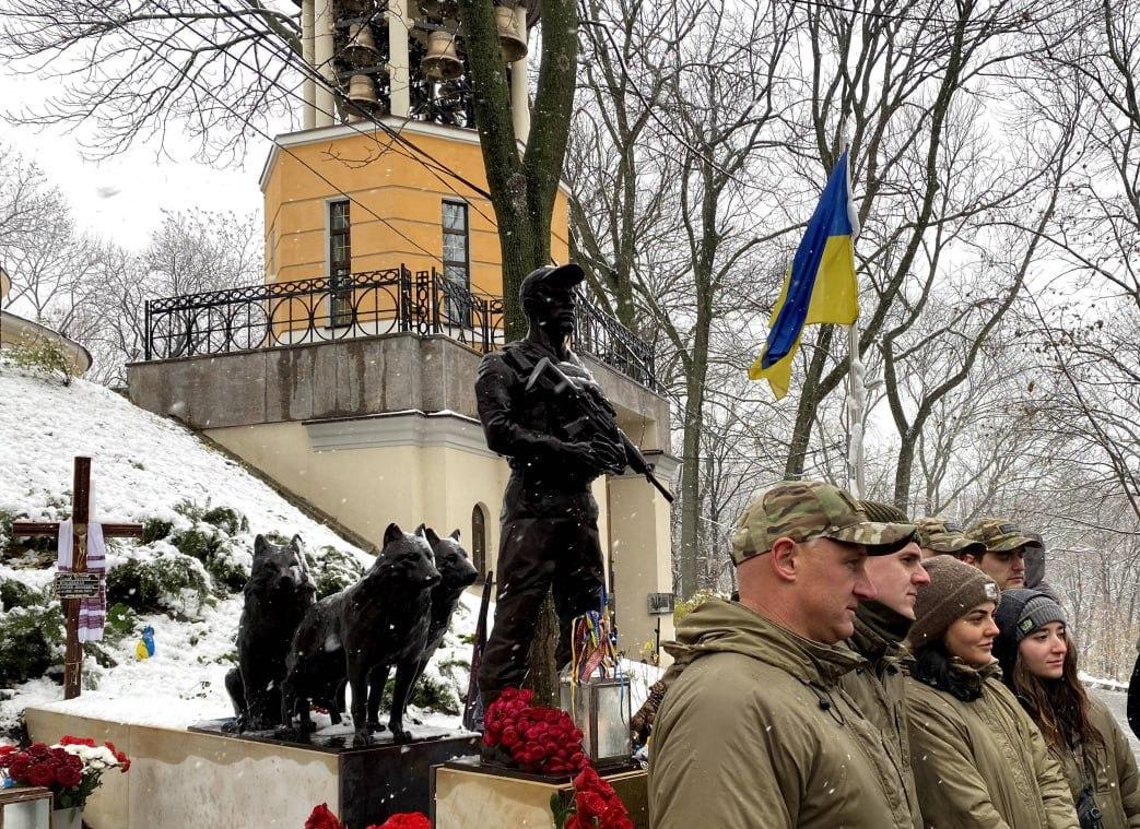 Пам’ятник легендарному Дмитру Коцюбайлу відкрили на Аскольдовій могилі