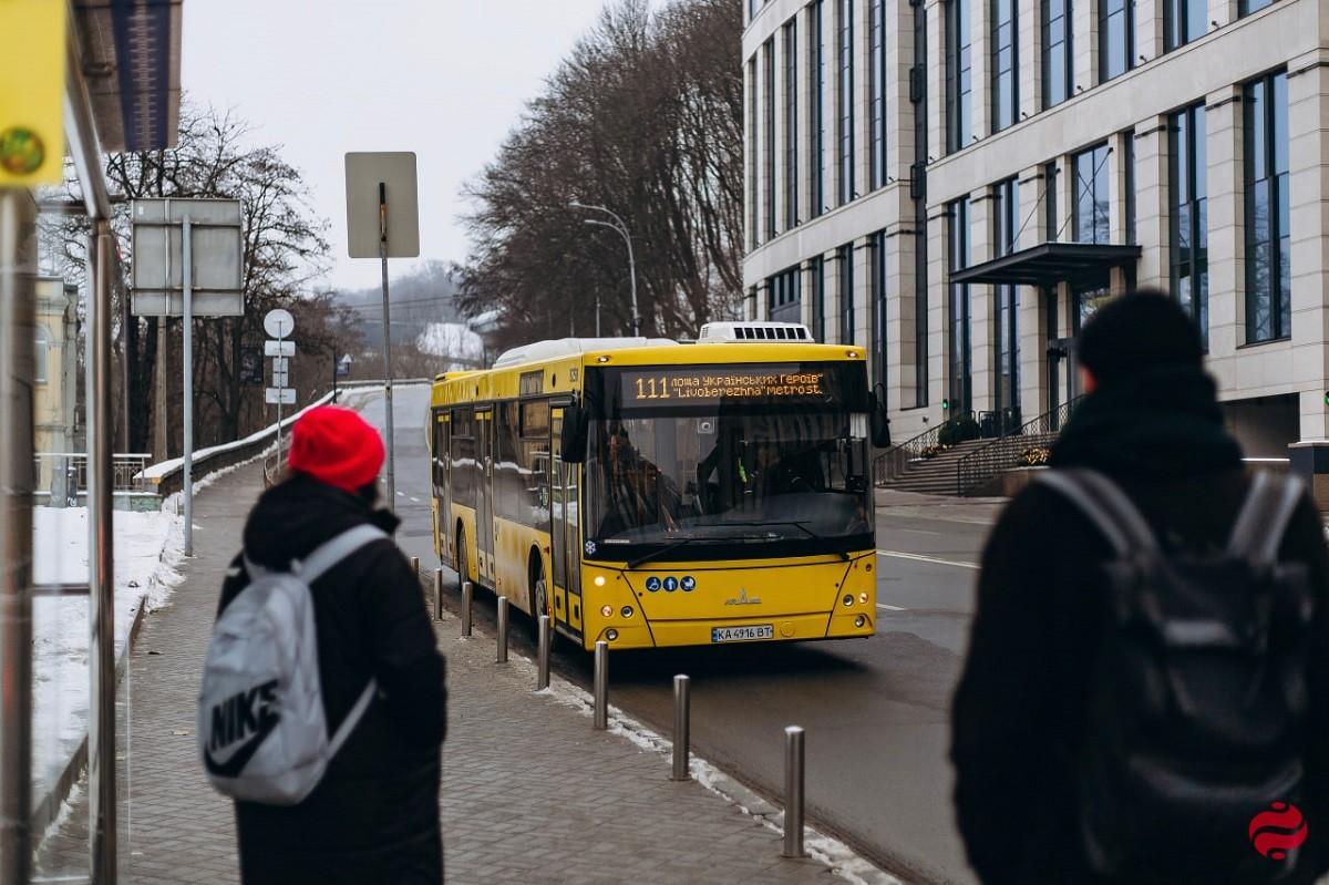 Звідки та куди можна дістатися Подільським мостом