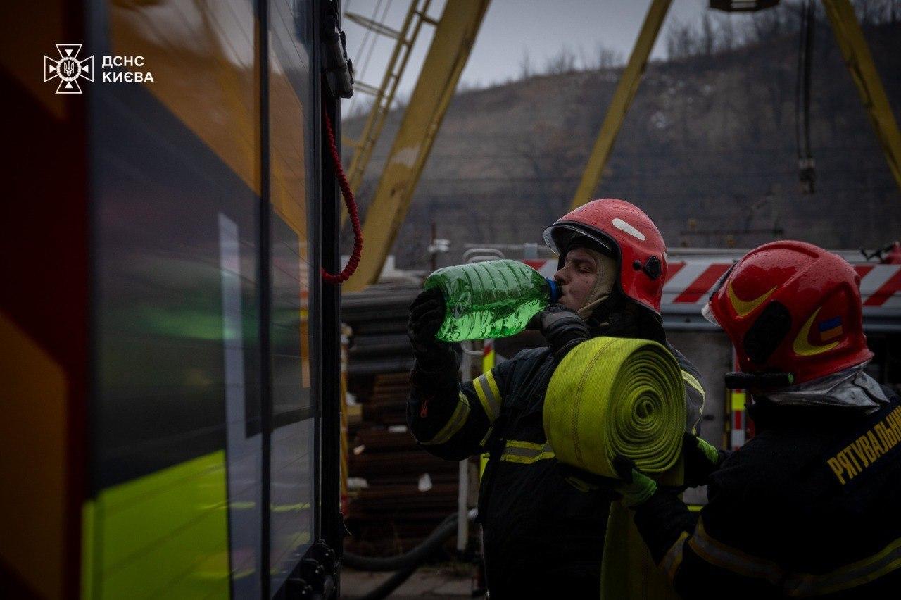 У Києві ліквідували пожежу в офісній будівлі