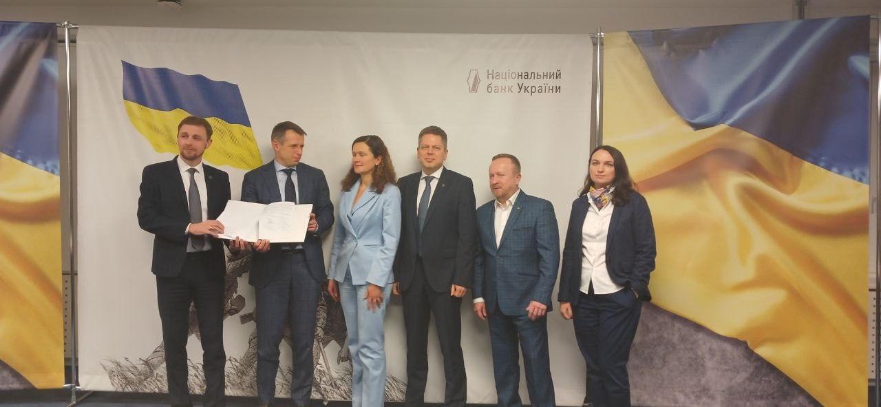 Українські банки запровадять обмеження на карткові перекази без підтвердження доходів