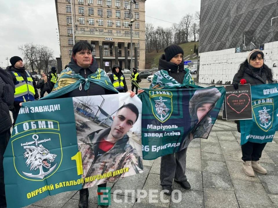 “1000 днів полону”. На Майдані Незалежності провели акцію на підтримку захисників Маріуполя